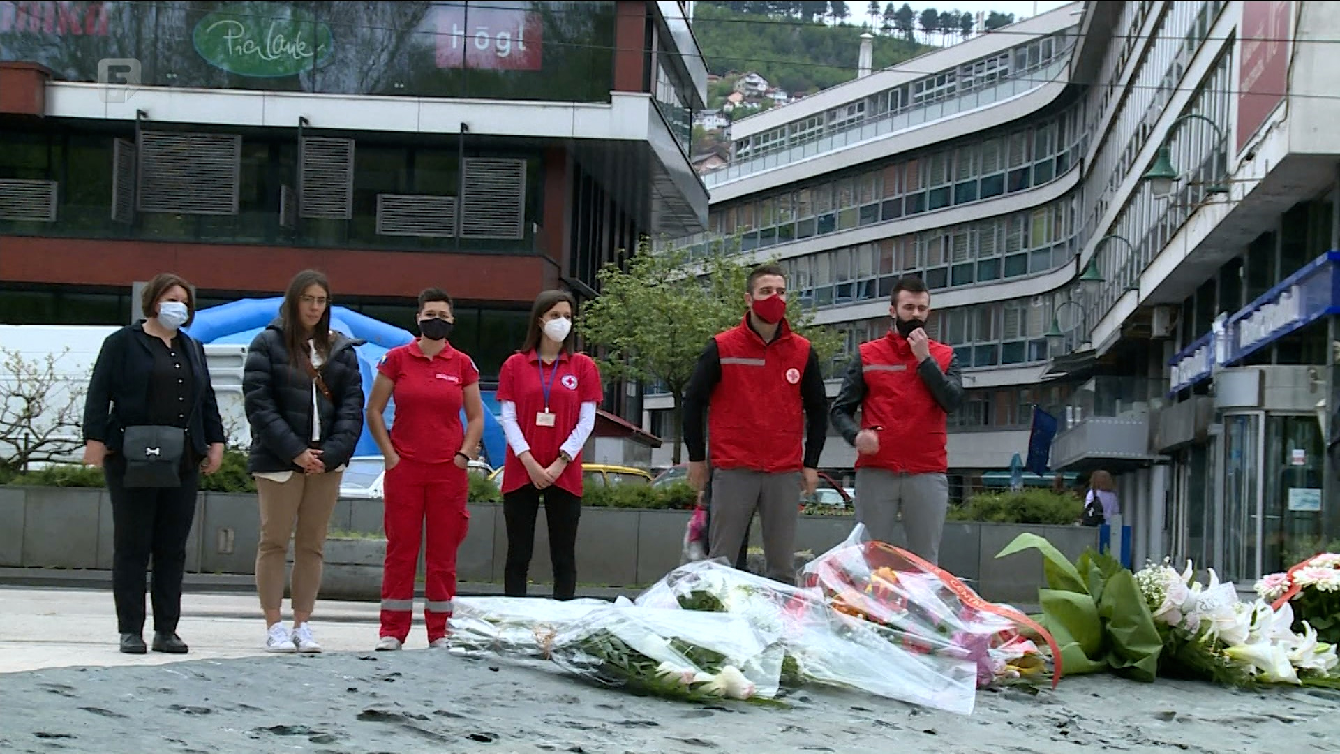 Volonteri Crvenog križa odali počast ubijenoj djeci Sarajeva